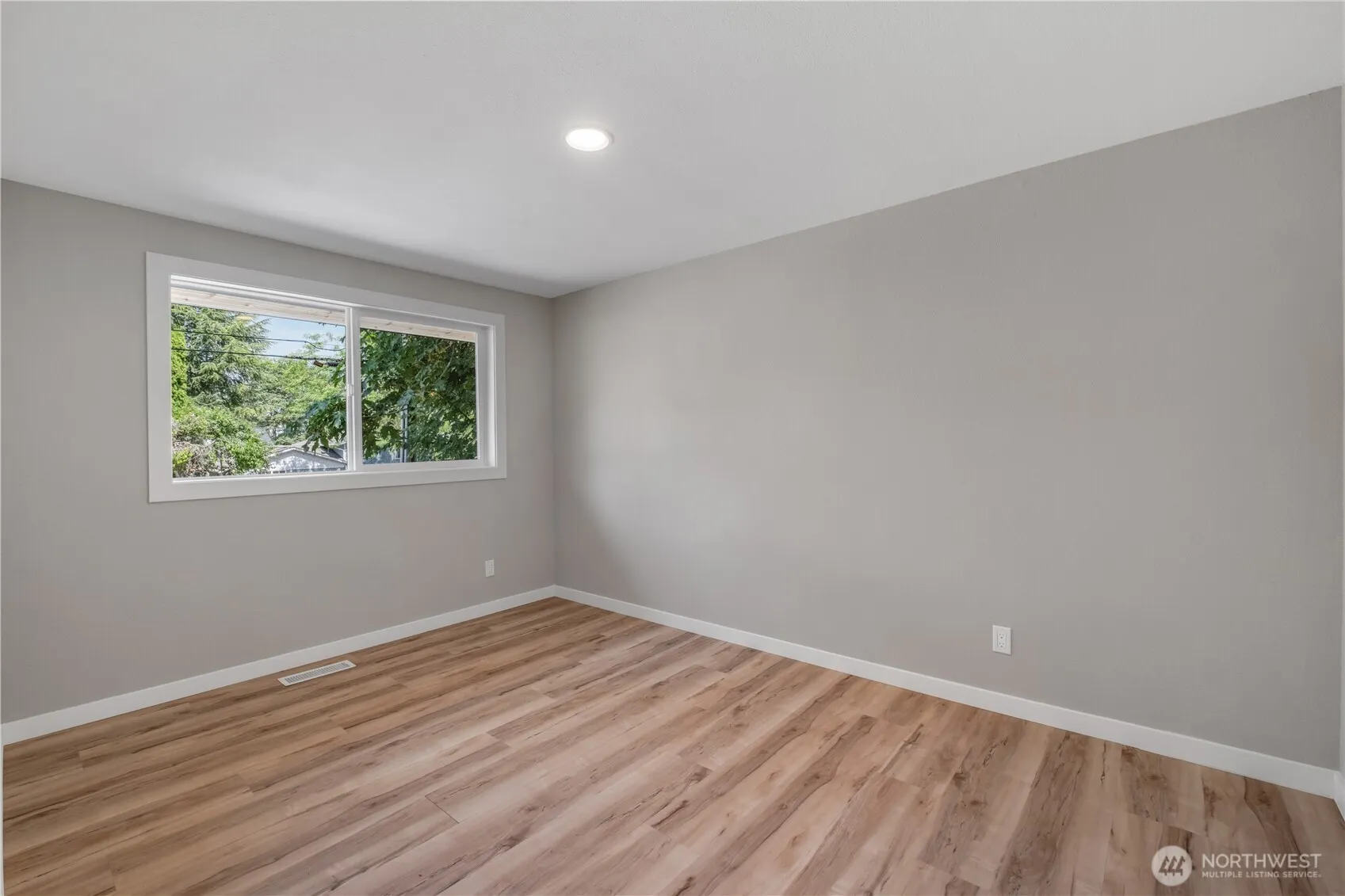 8427 NE 144th Pl , Kirkland, WA 98034