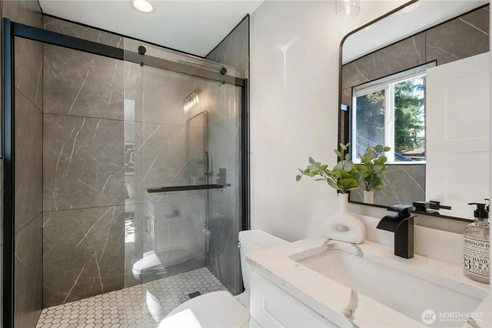 8427 NE 144th Pl , Kirkland, WA 98034