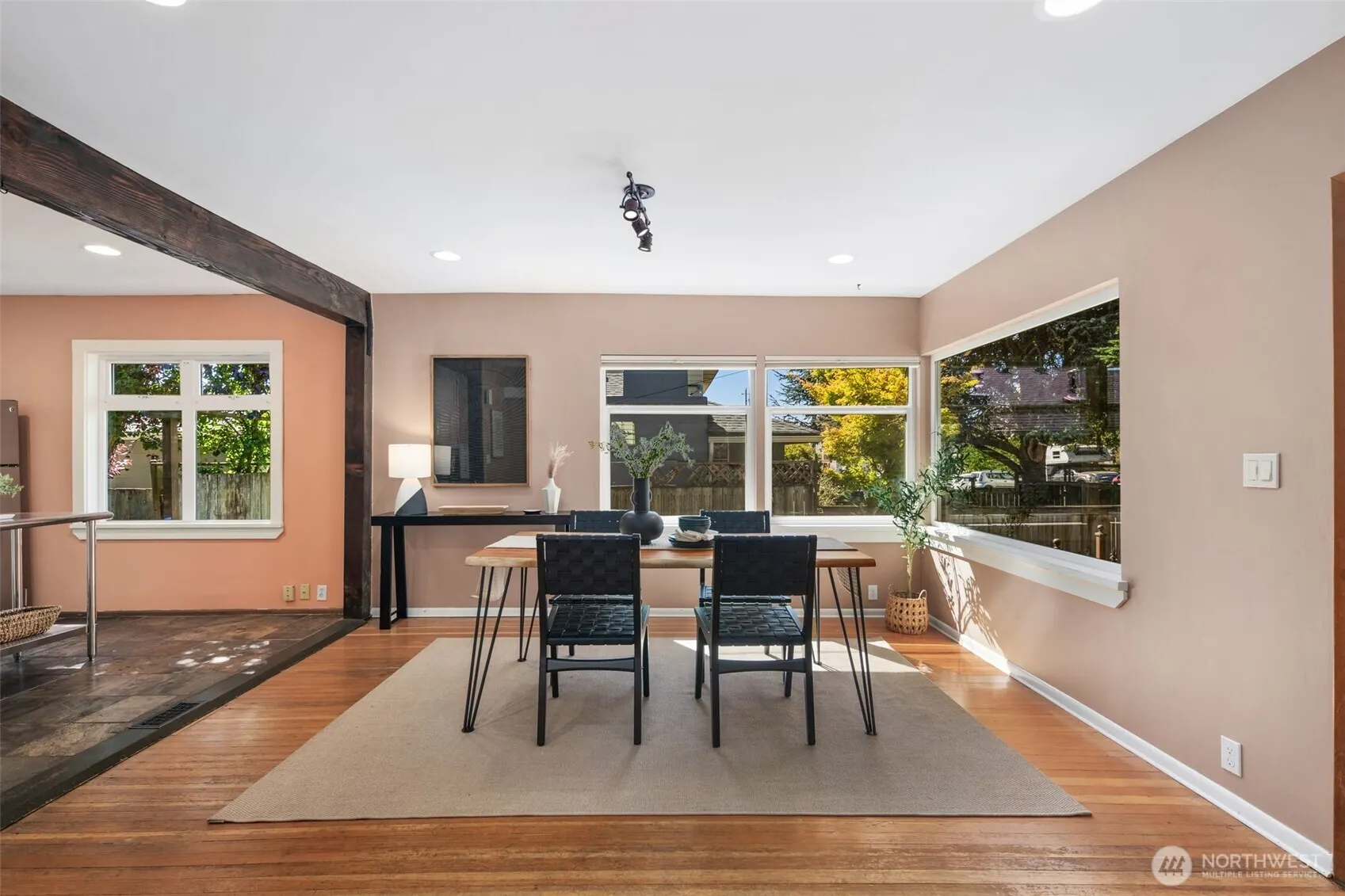 335 N 103rd Street , Seattle, WA 98133