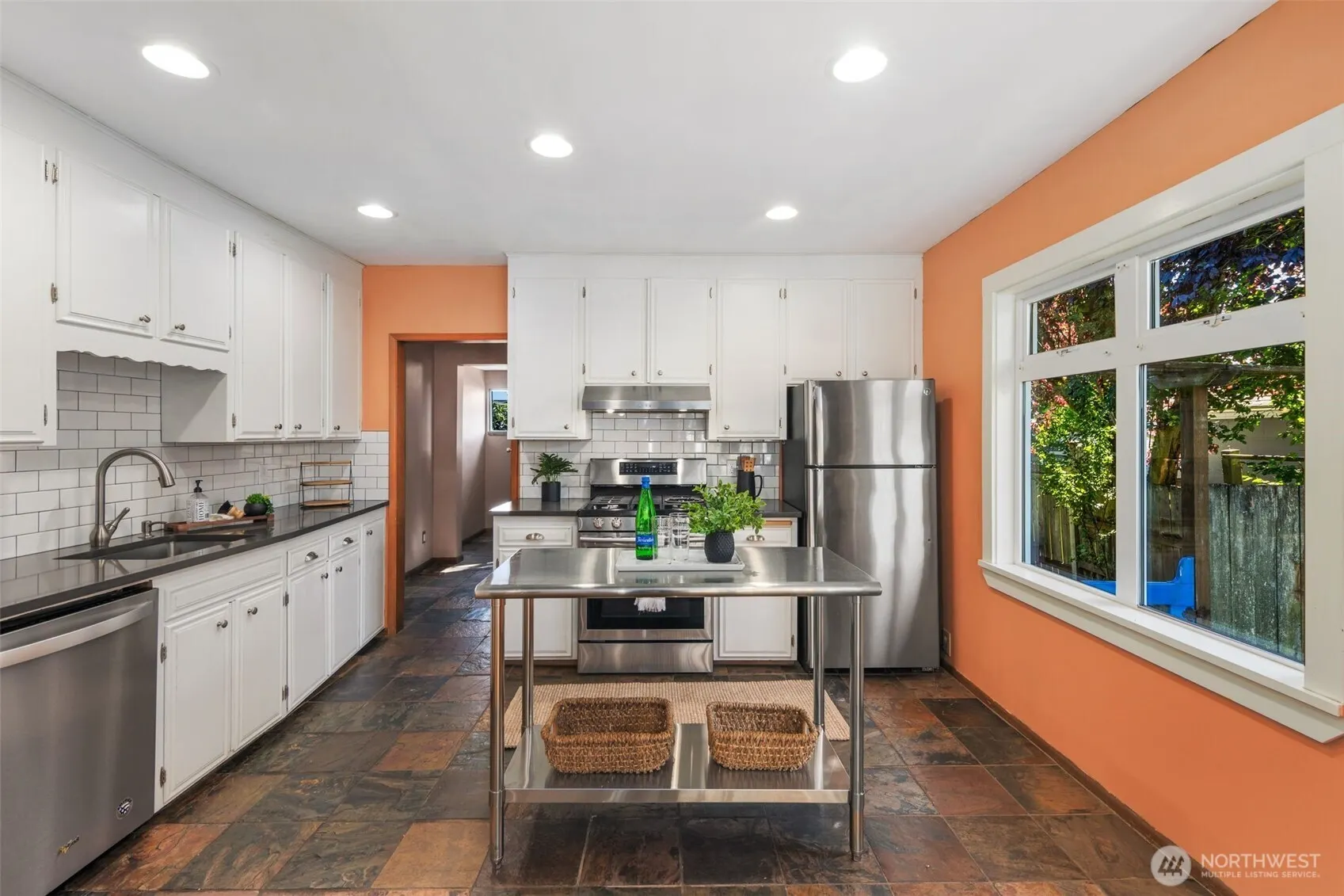 335 N 103rd Street , Seattle, WA 98133