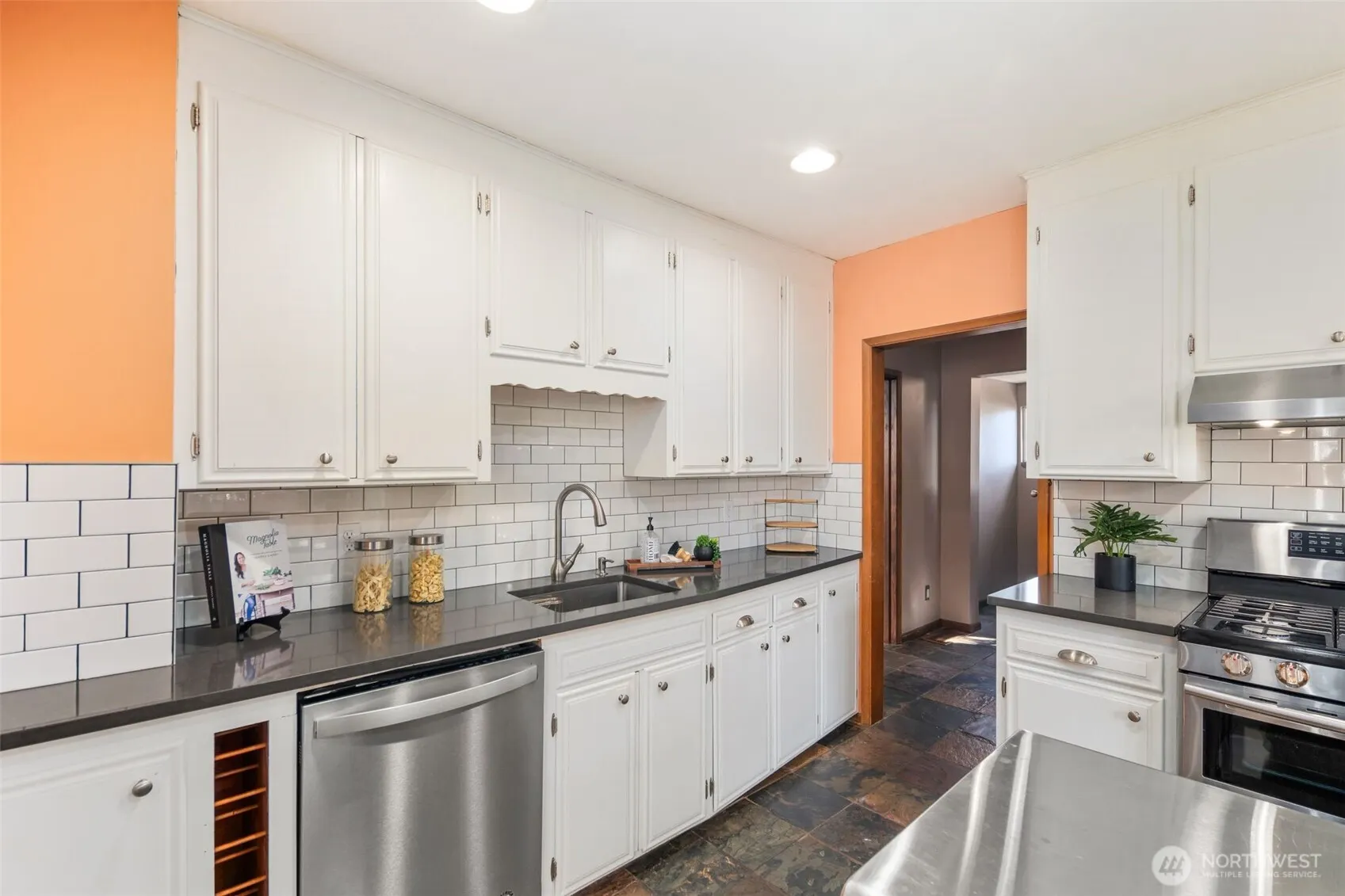 335 N 103rd Street , Seattle, WA 98133