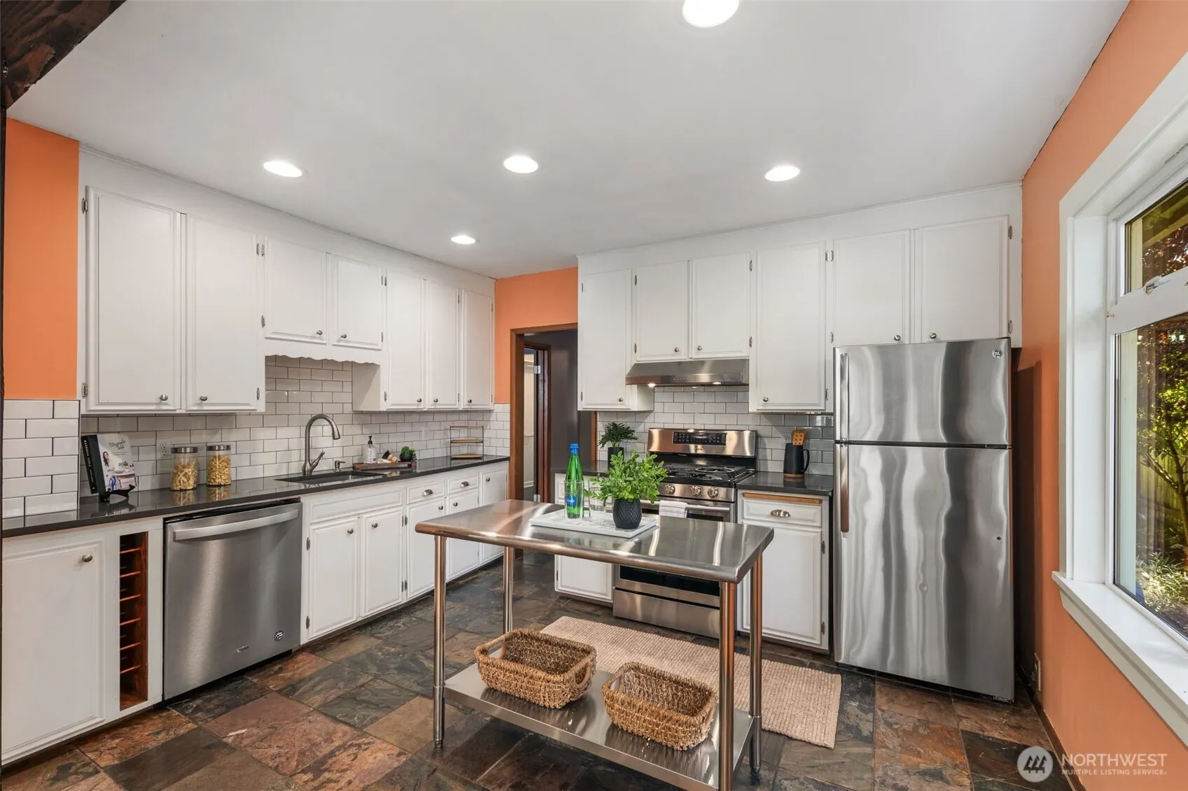 335 N 103rd Street , Seattle, WA 98133
