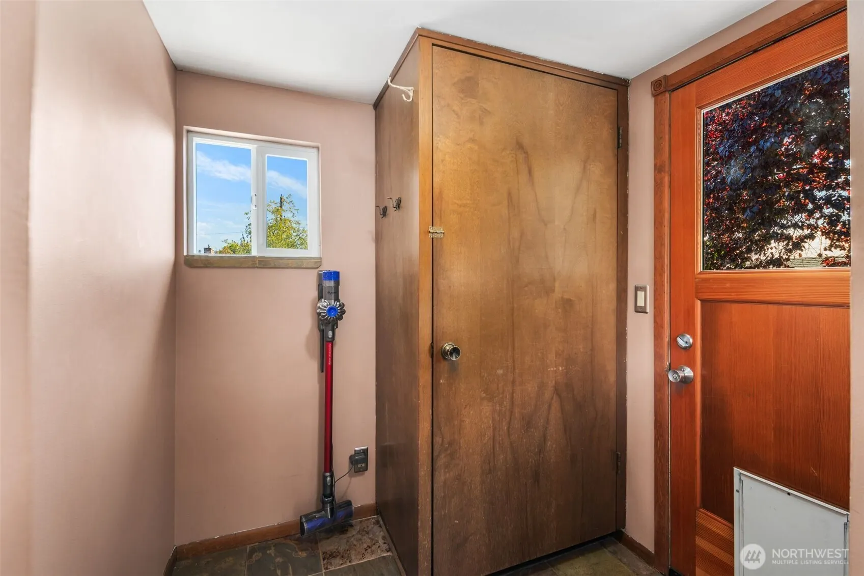 335 N 103rd Street , Seattle, WA 98133