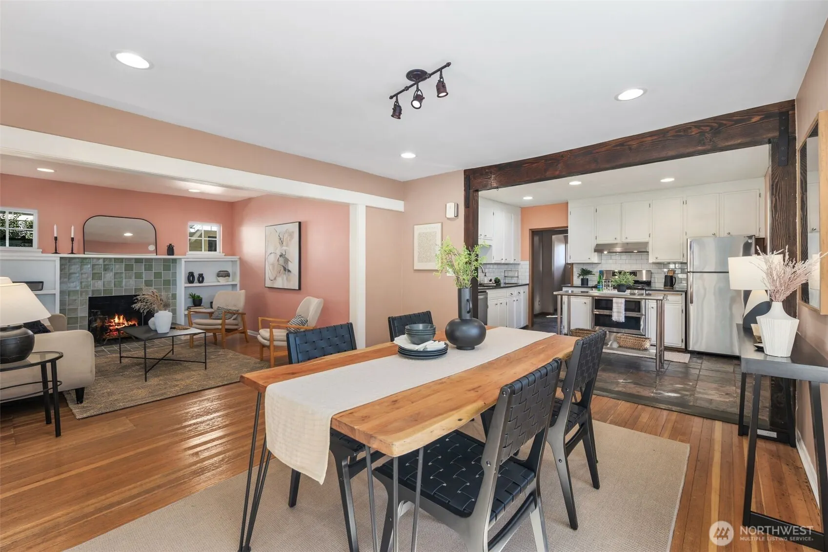 335 N 103rd Street , Seattle, WA 98133