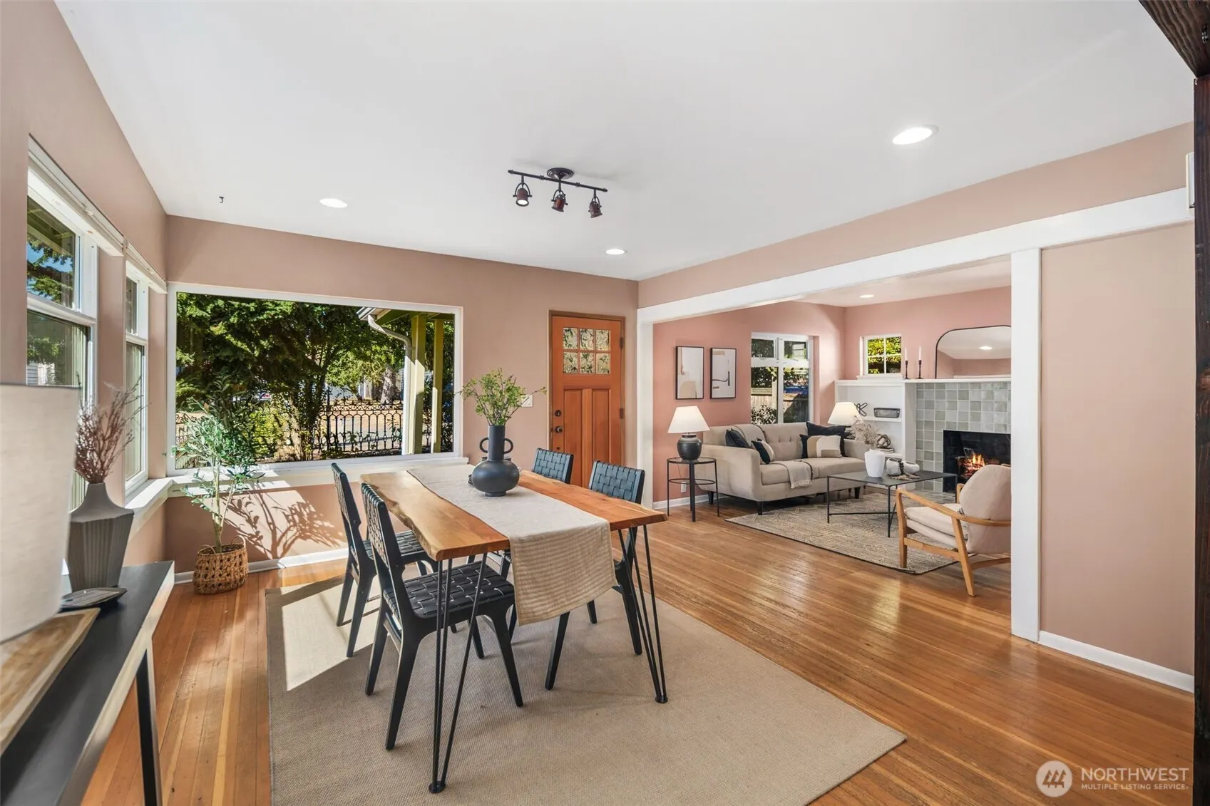 335 N 103rd Street , Seattle, WA 98133