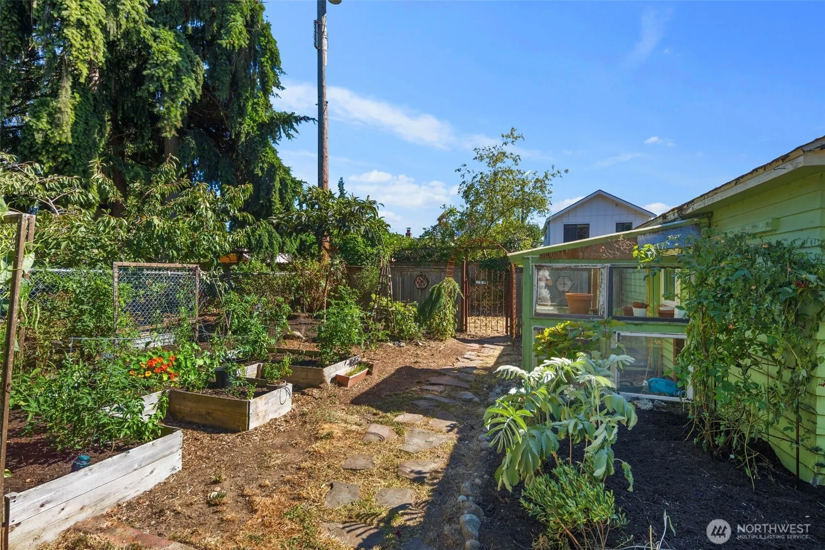 335 N 103rd Street , Seattle, WA 98133