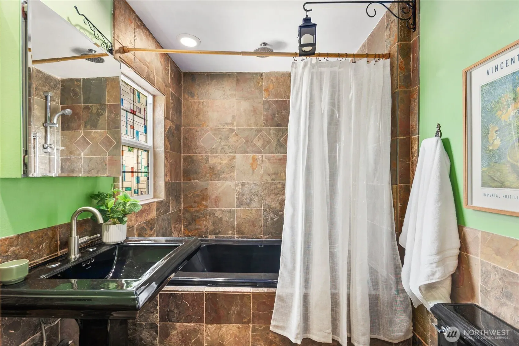 335 N 103rd Street , Seattle, WA 98133