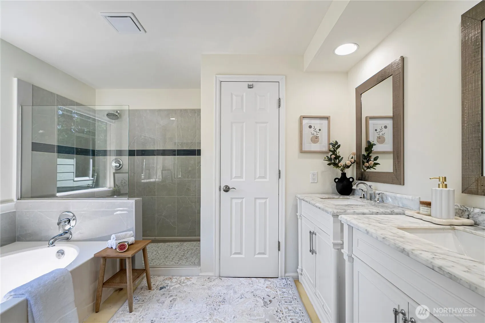 25133 SE 43rd Place , Sammamish, WA 98029