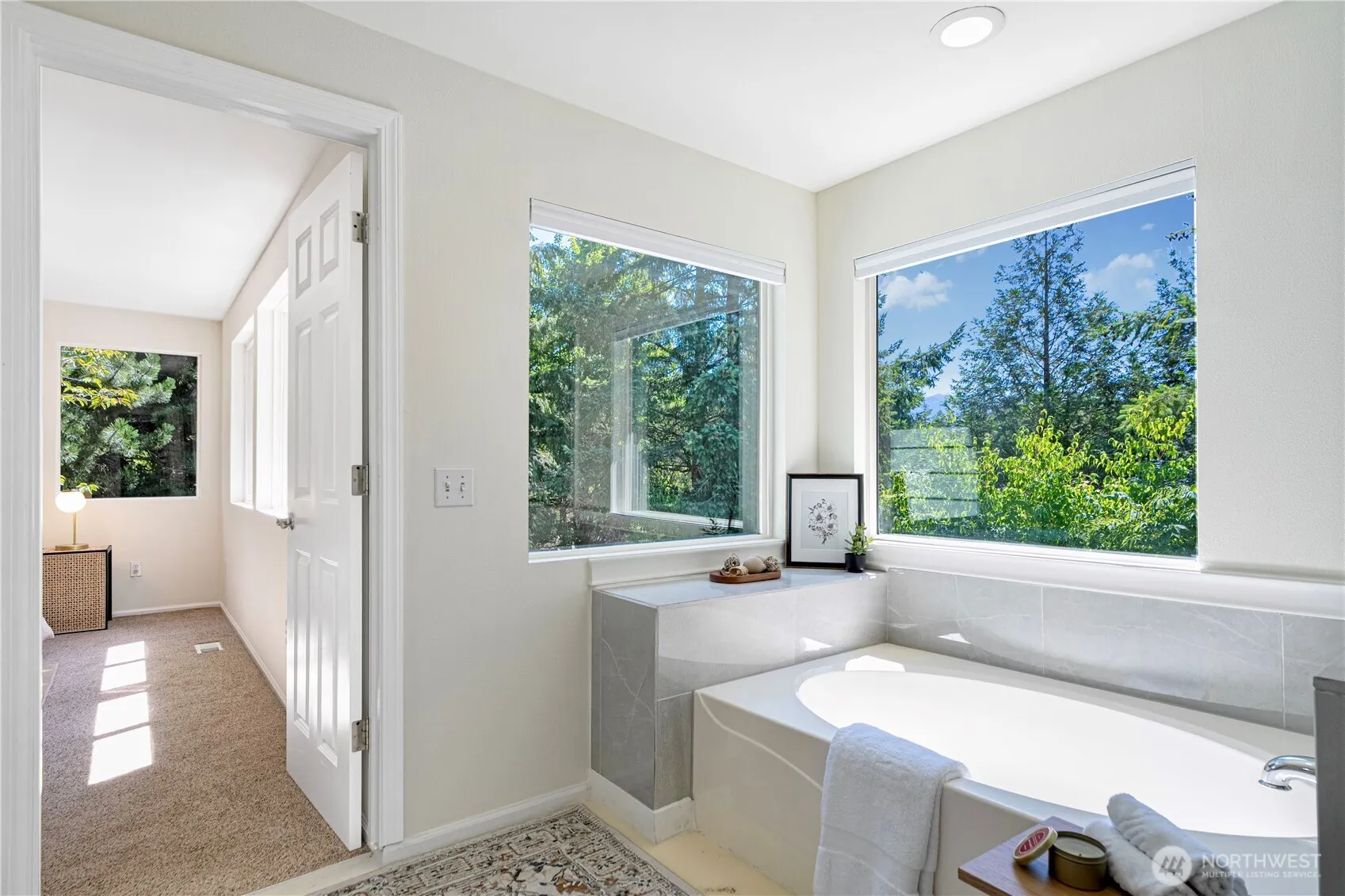 25133 SE 43rd Place , Sammamish, WA 98029