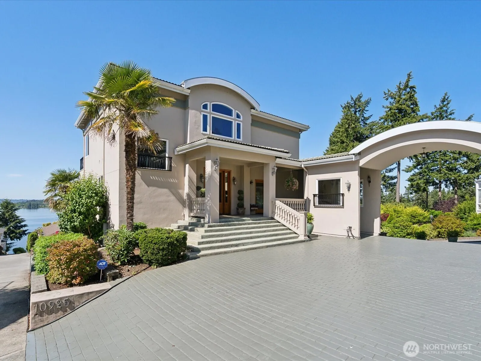 10925 81st Place NE, Kirkland, WA 98034