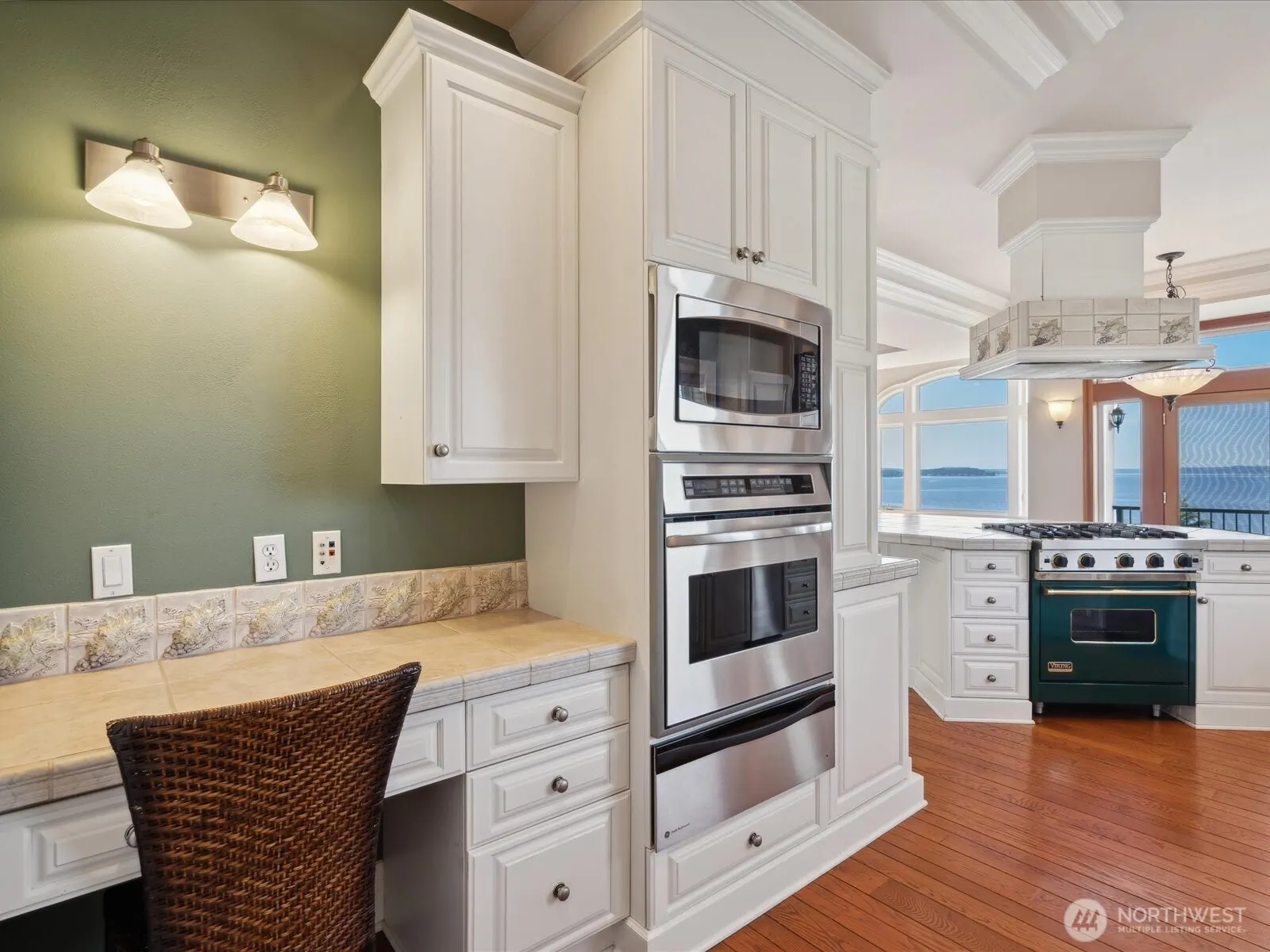 10925 81st Place NE, Kirkland, WA 98034