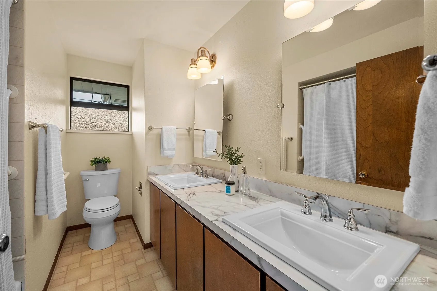 750 Hilltop Avenue , Kent, WA 98031-3118