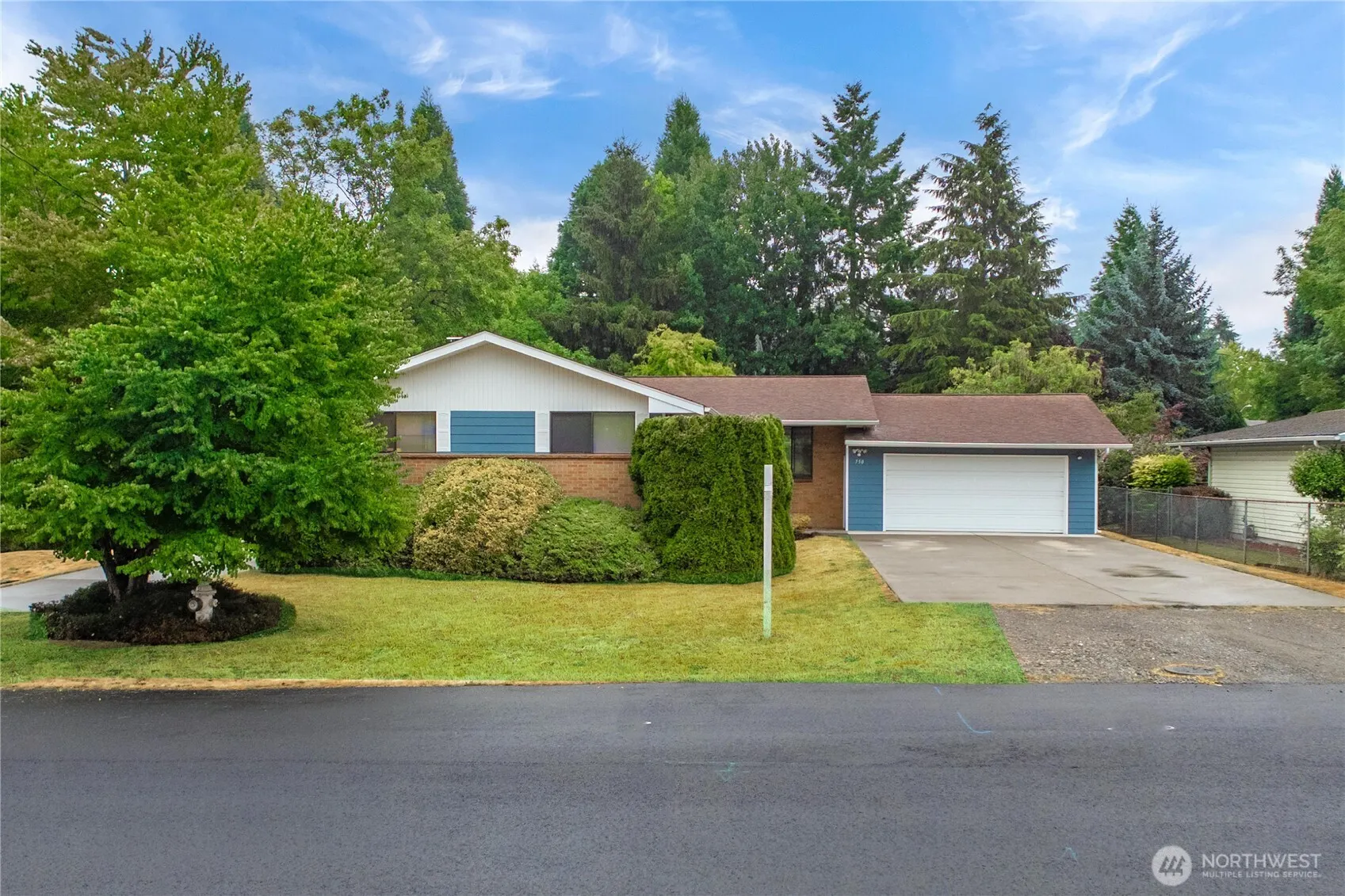 750 Hilltop Avenue , Kent, WA 98031-3118