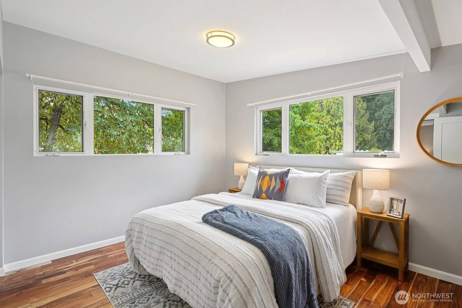 1326 145th Avenue SE, Bellevue, WA 98007-5637