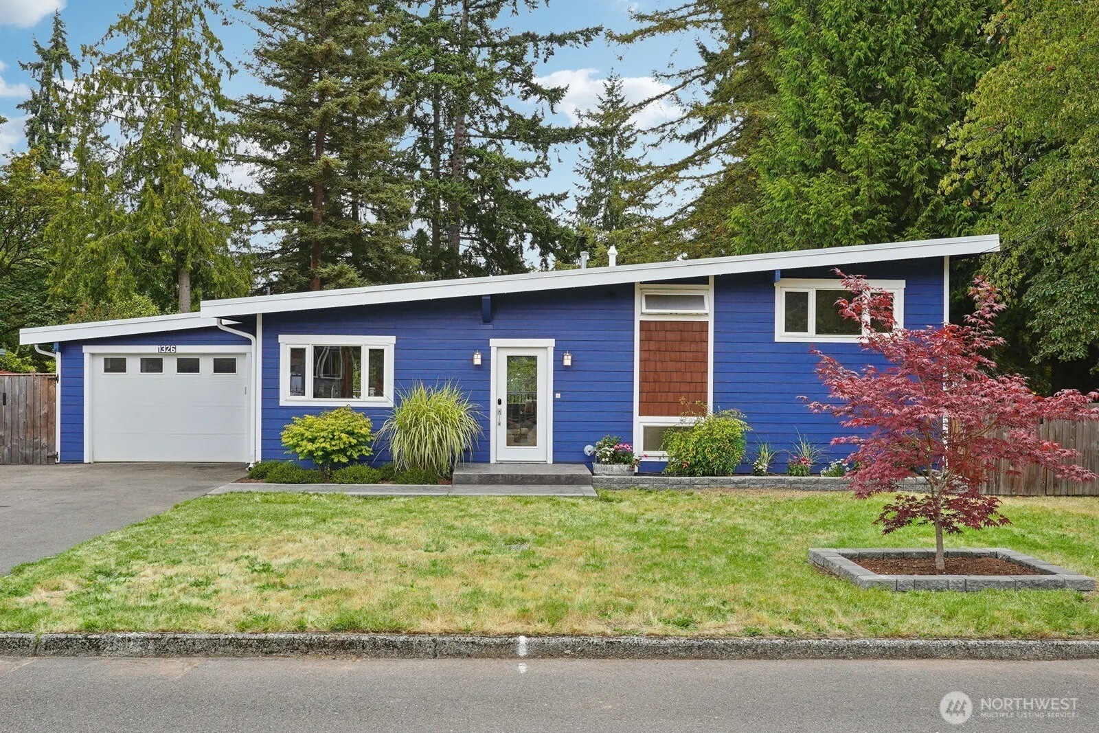 1326 145th Avenue SE, Bellevue, WA 98007-5637