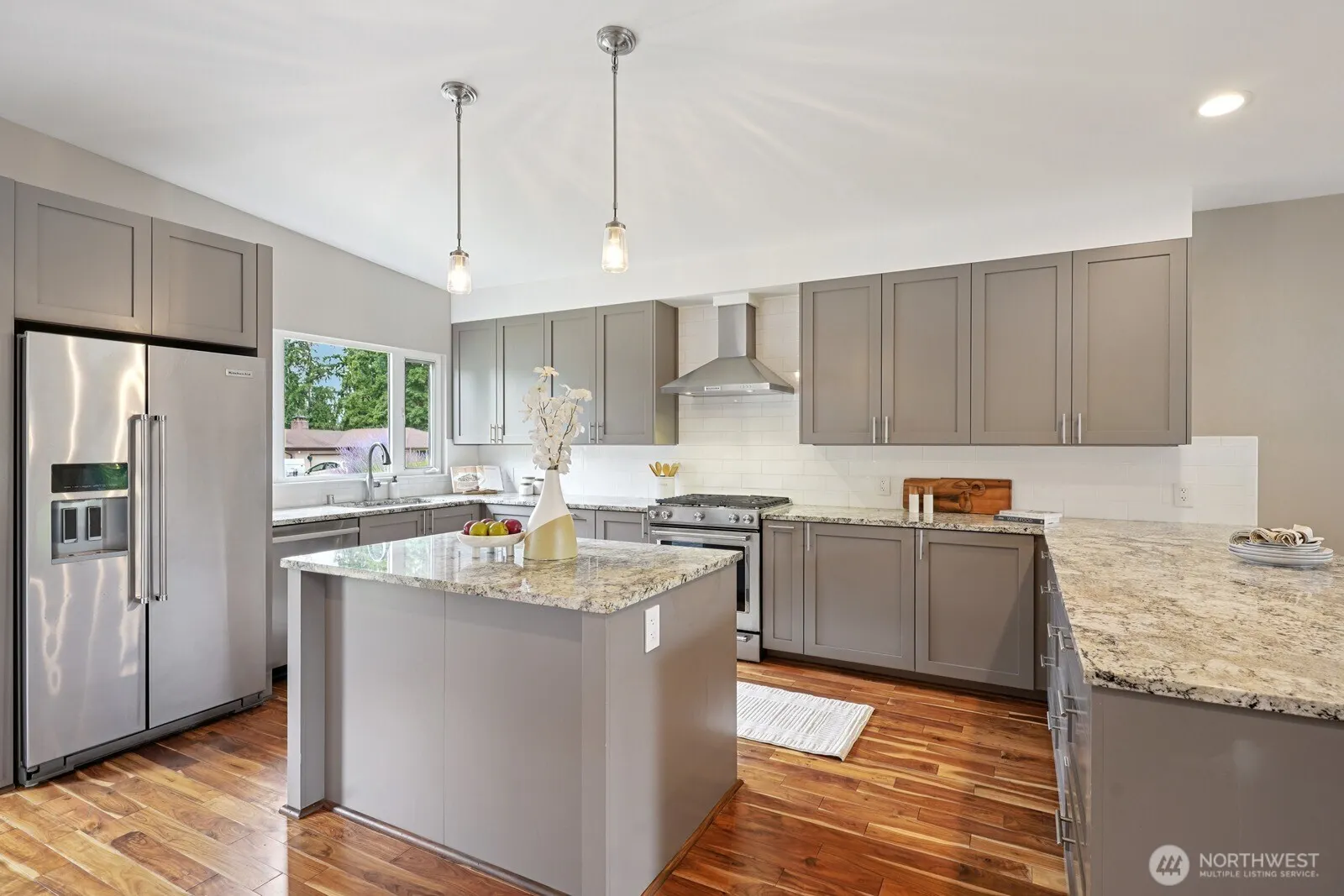 1326 145th Avenue SE, Bellevue, WA 98007-5637