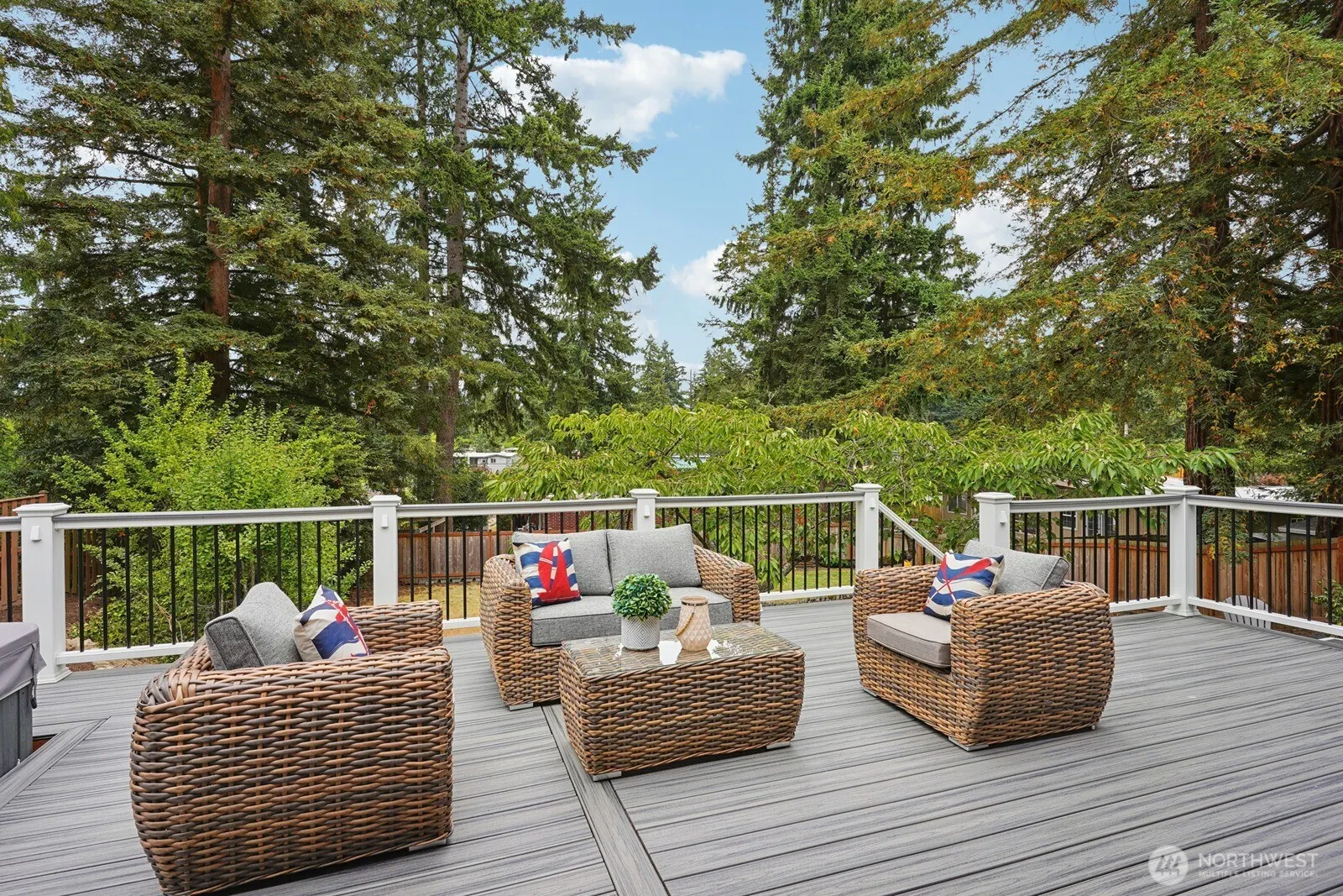 1326 145th Avenue SE, Bellevue, WA 98007-5637