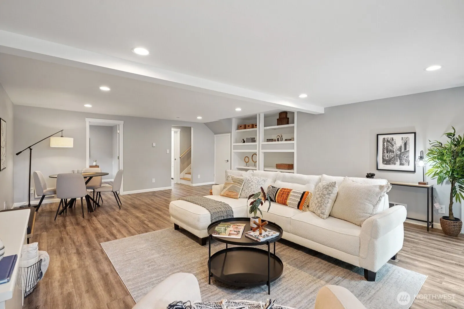 1326 145th Avenue SE, Bellevue, WA 98007-5637