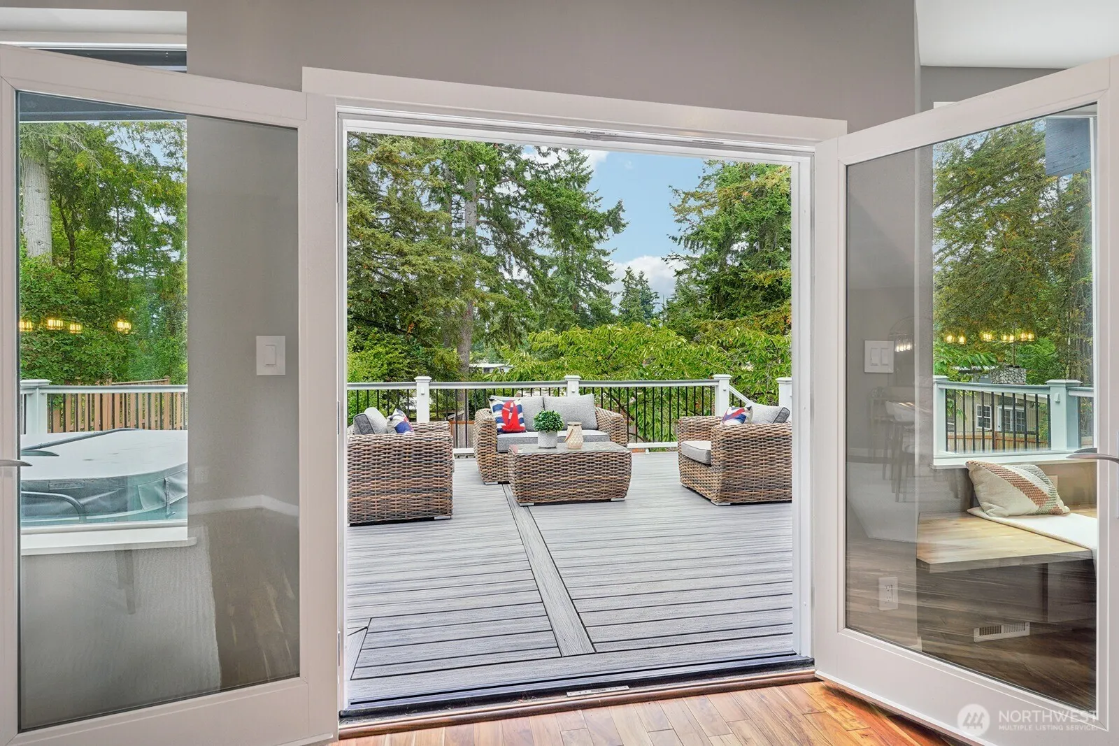 1326 145th Avenue SE, Bellevue, WA 98007-5637