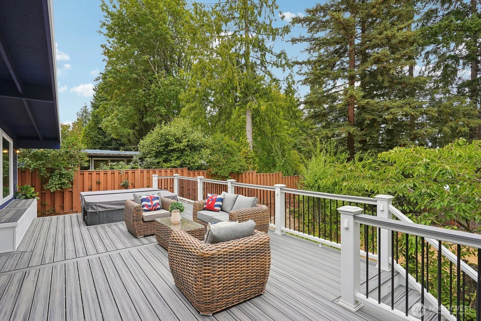 1326 145th Avenue SE, Bellevue, WA 98007-5637