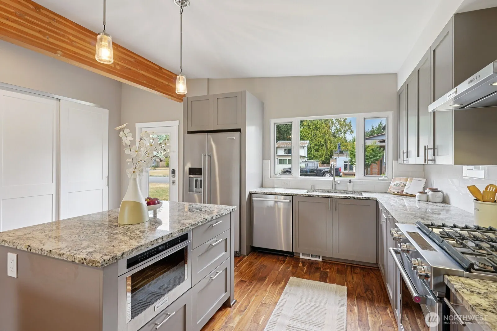 1326 145th Avenue SE, Bellevue, WA 98007-5637