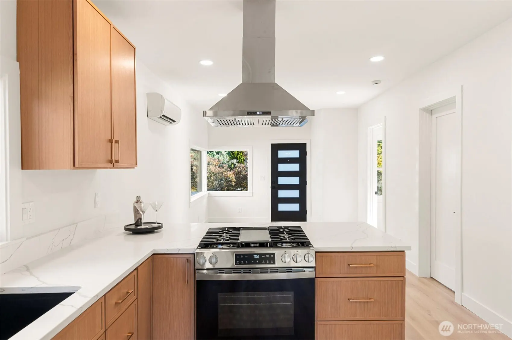706 N 67th Street , Seattle, WA 98103