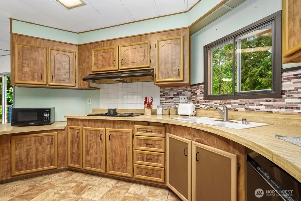 10427 SE 229th Street , Woodinville, WA 98077