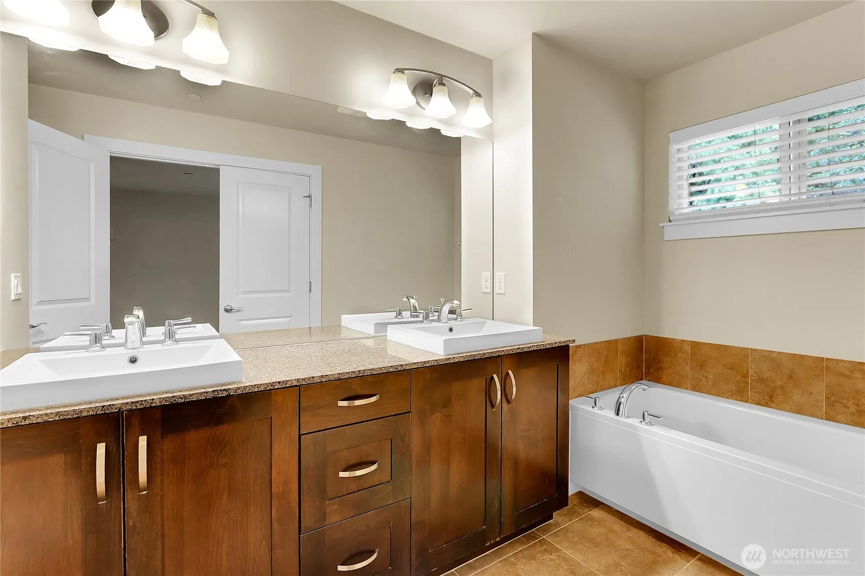 15796 SE 164th Place , Renton, WA 98058