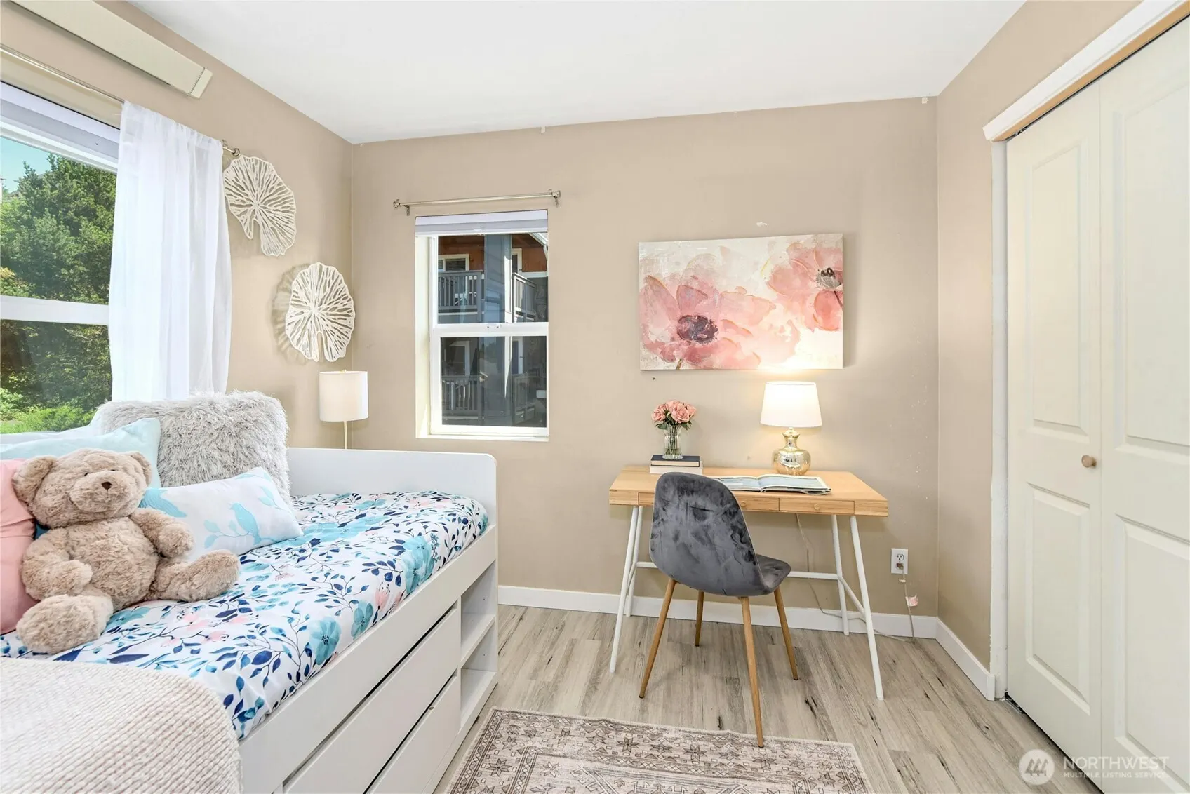 1698 25th Place NE #304, Issaquah, WA 98029