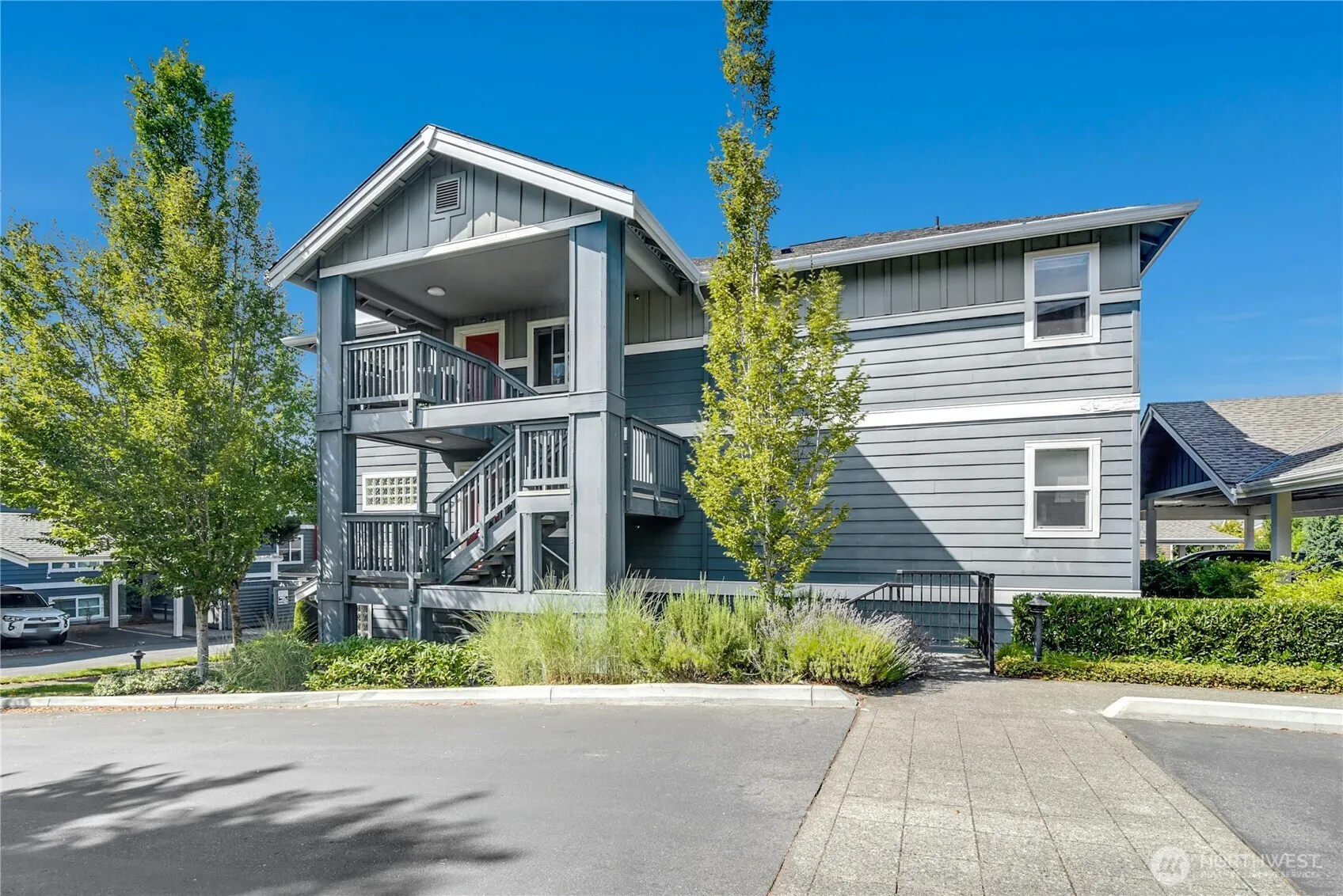 1698 25th Place NE #304, Issaquah, WA 98029