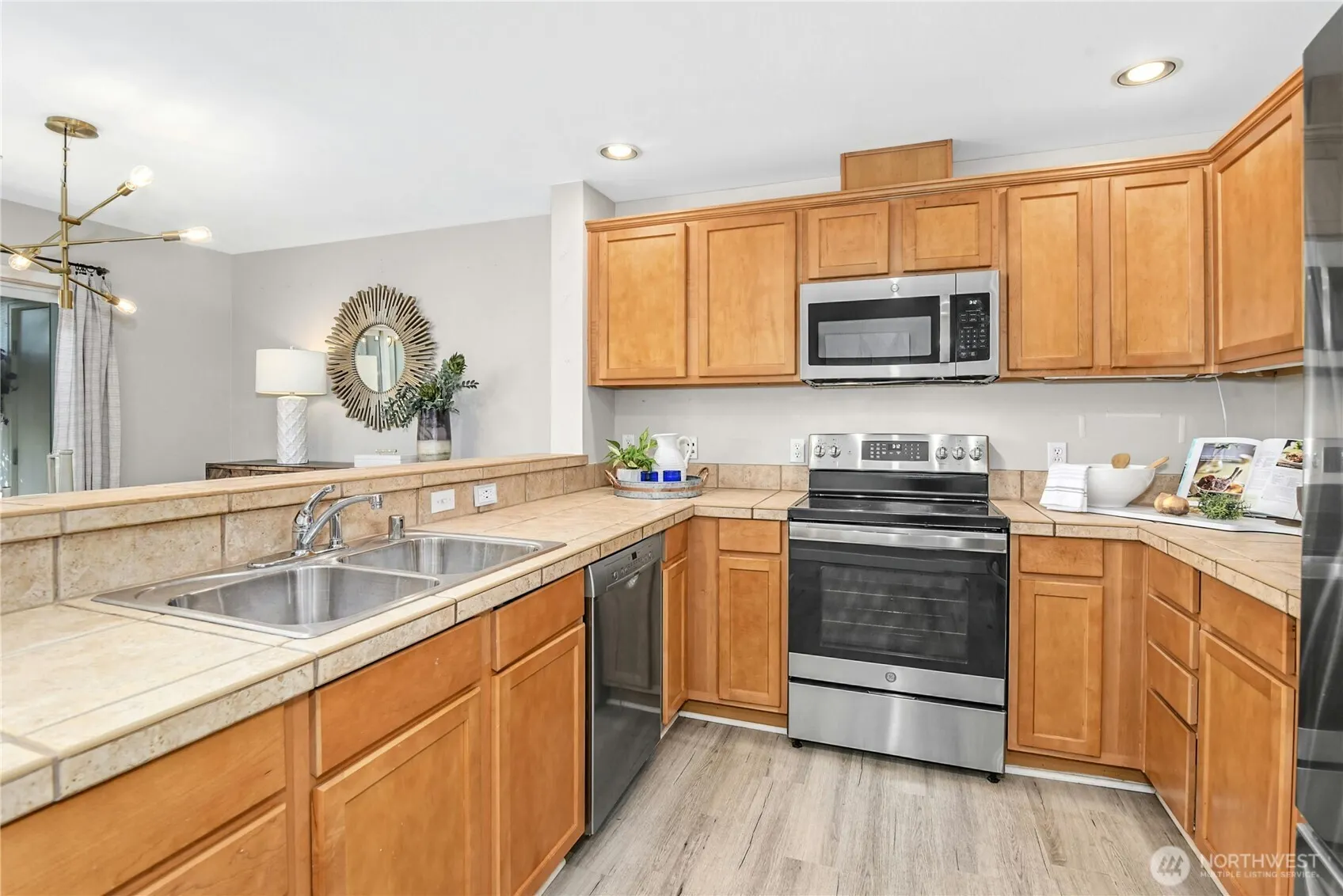 1698 25th Place NE #304, Issaquah, WA 98029