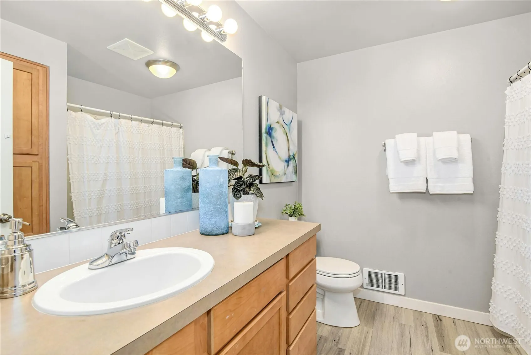 1698 25th Place NE #304, Issaquah, WA 98029