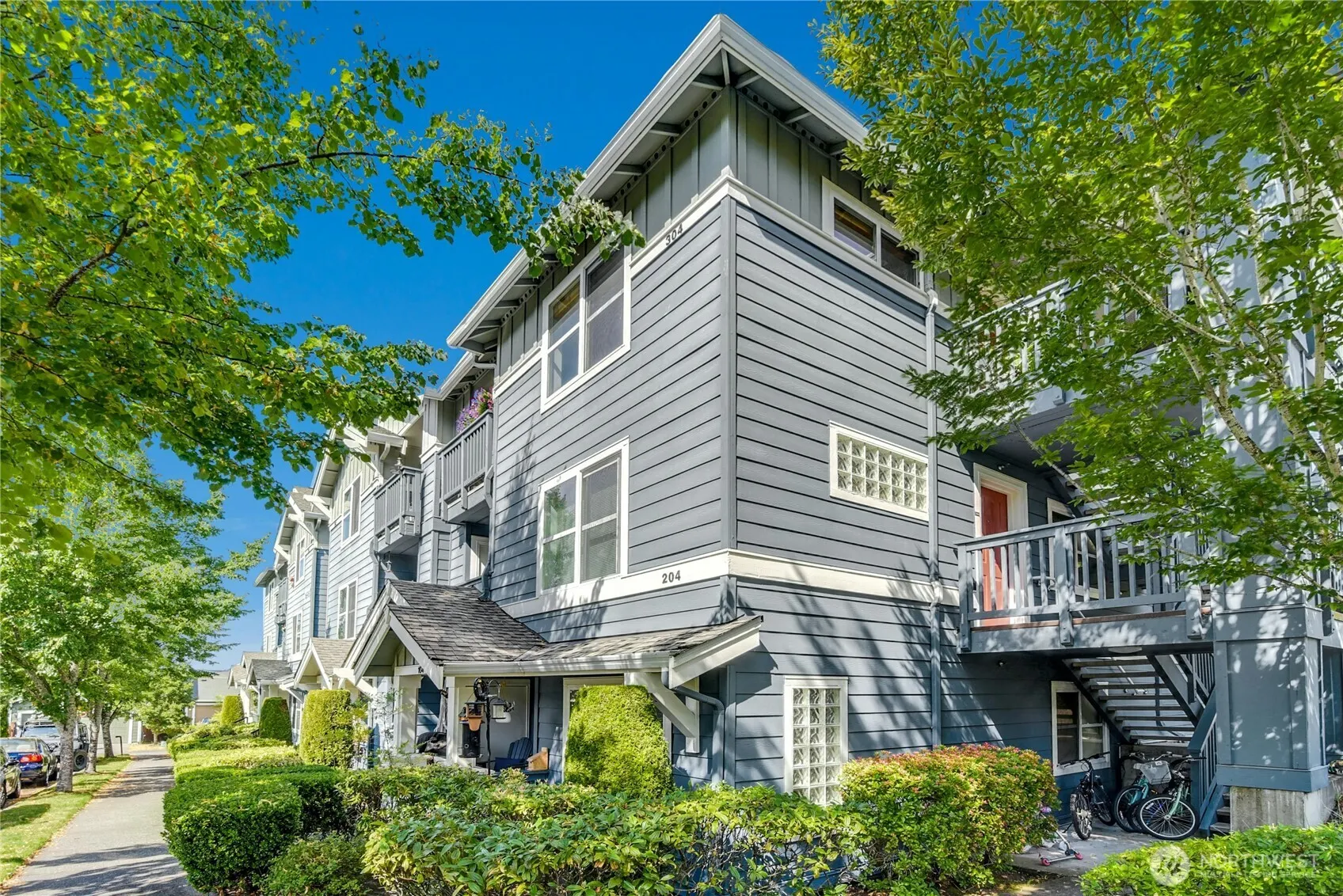 1698 25th Place NE #304, Issaquah, WA 98029
