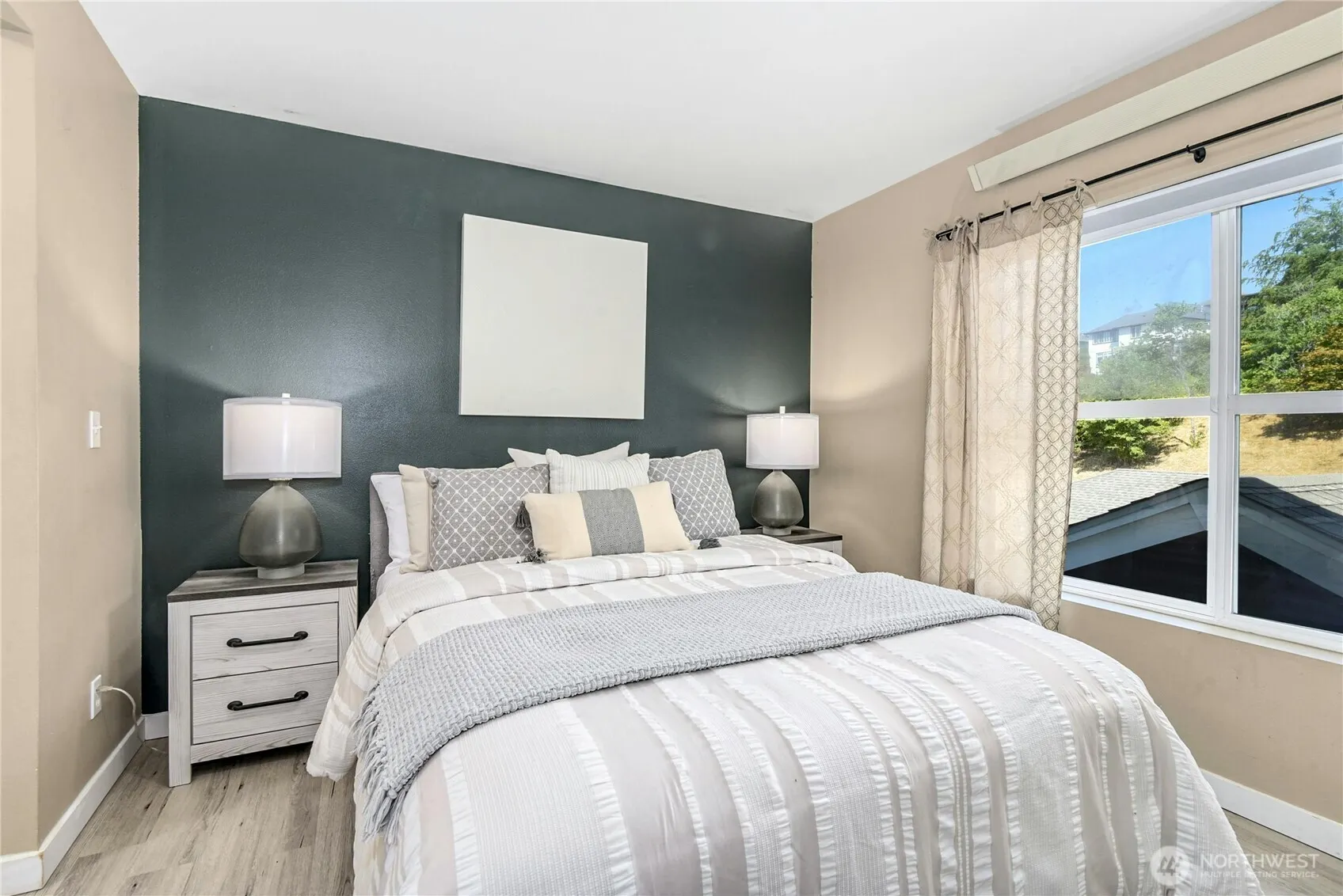 1698 25th Place NE #304, Issaquah, WA 98029