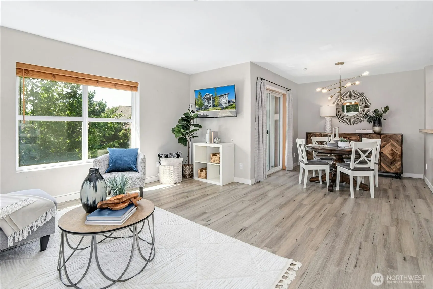 1698 25th Place NE #304, Issaquah, WA 98029