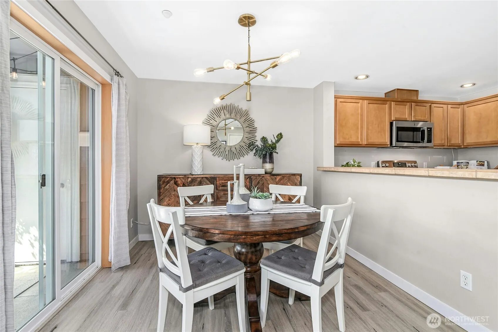 1698 25th Place NE #304, Issaquah, WA 98029