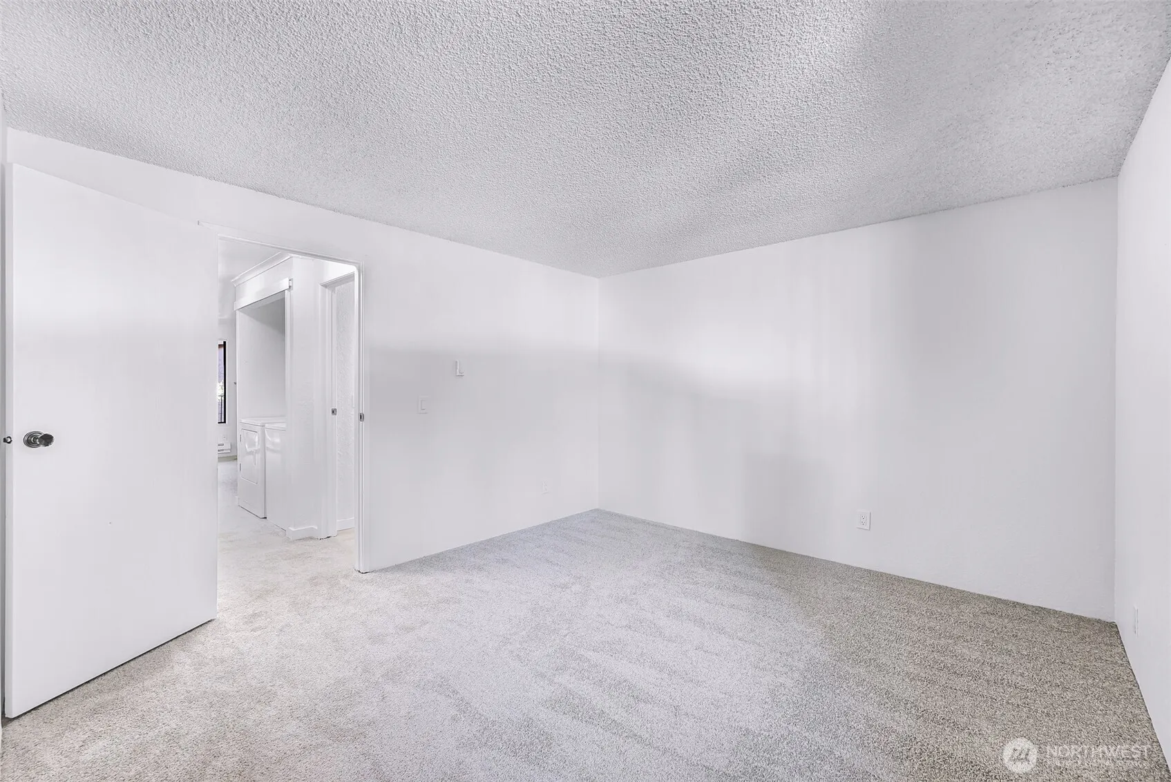 12516 NE 117th Place #C4, Kirkland, WA 98034