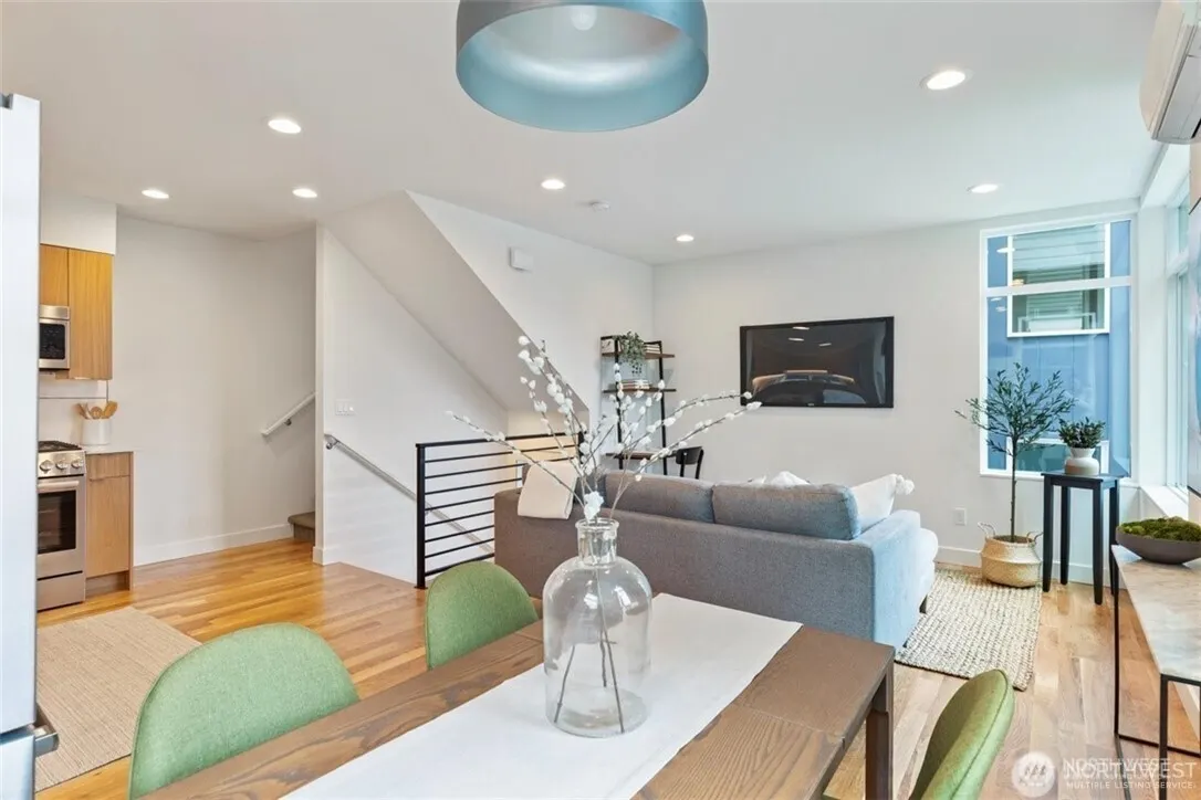 16 Etruia Street #B, Seattle, WA 98109