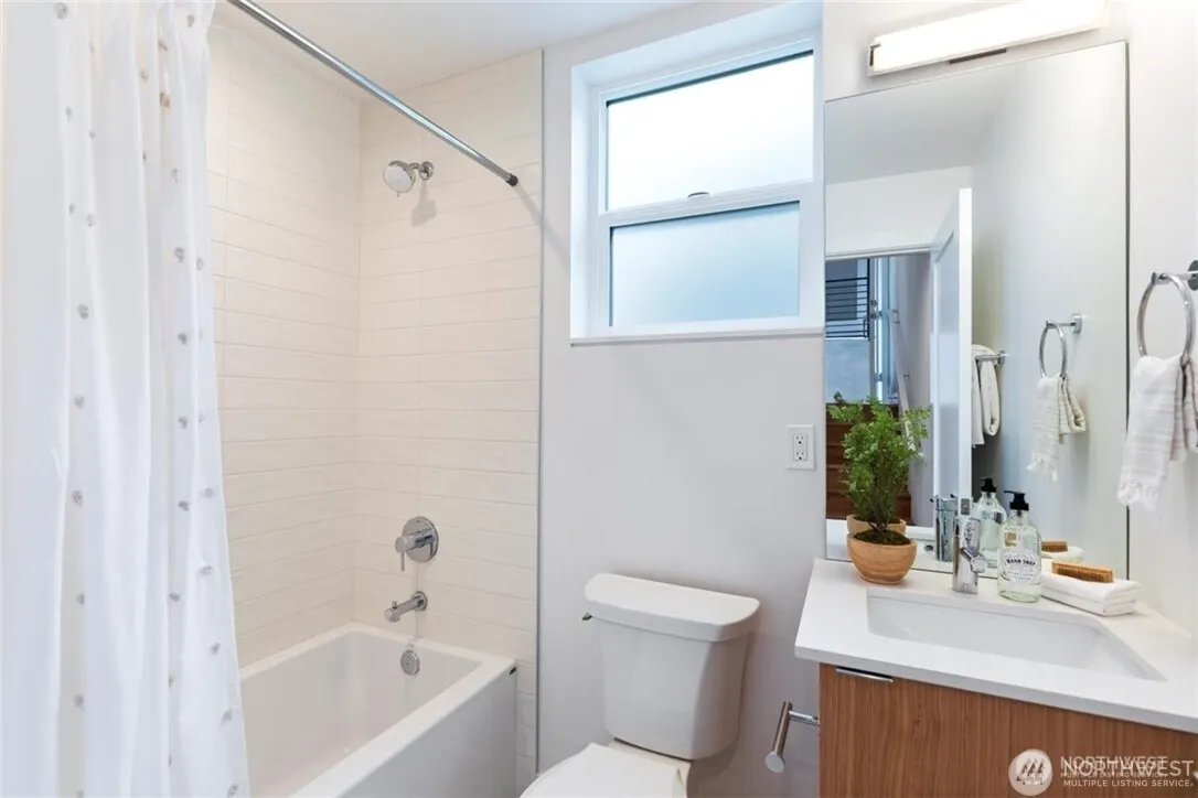 16 Etruia Street #B, Seattle, WA 98109