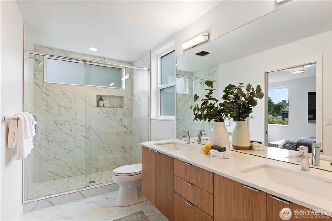 16 Etruia Street #B, Seattle, WA 98109