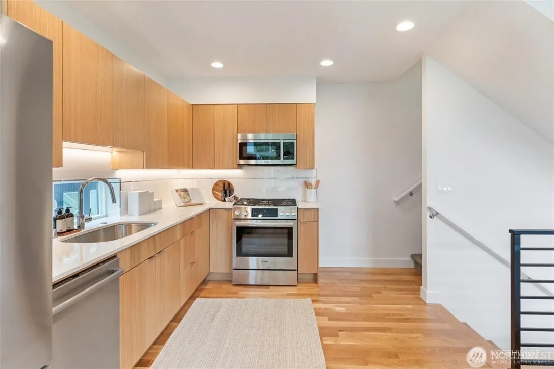 16 Etruia Street #B, Seattle, WA 98109