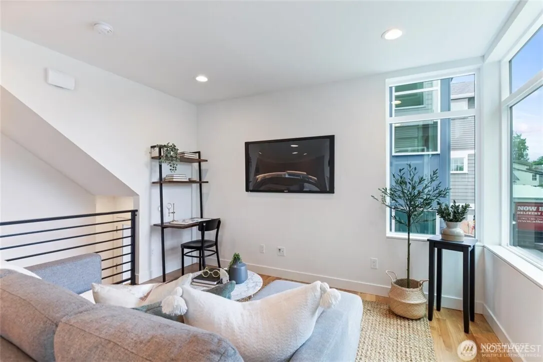 16 Etruia Street #B, Seattle, WA 98109