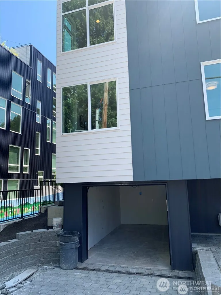 16 Etruia Street #B, Seattle, WA 98109