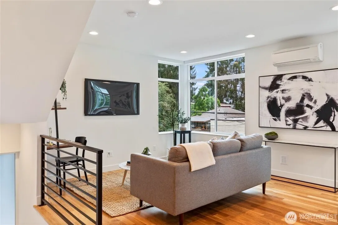 16 Etruia Street #B, Seattle, WA 98109