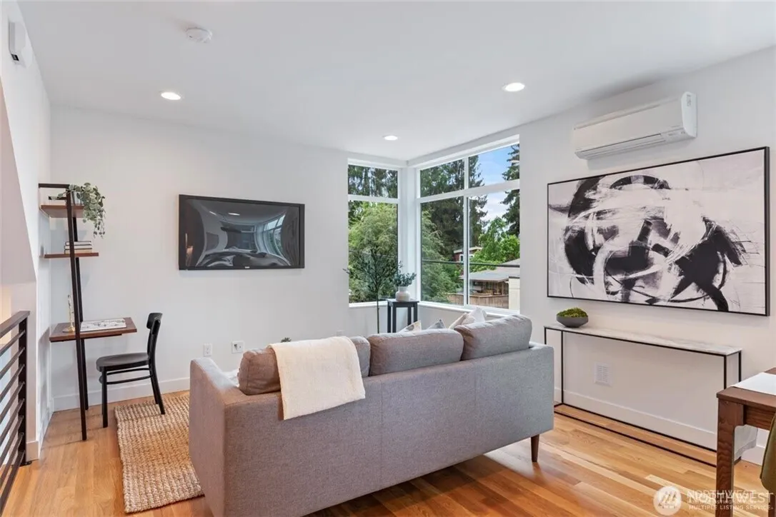 16 Etruia Street #B, Seattle, WA 98109