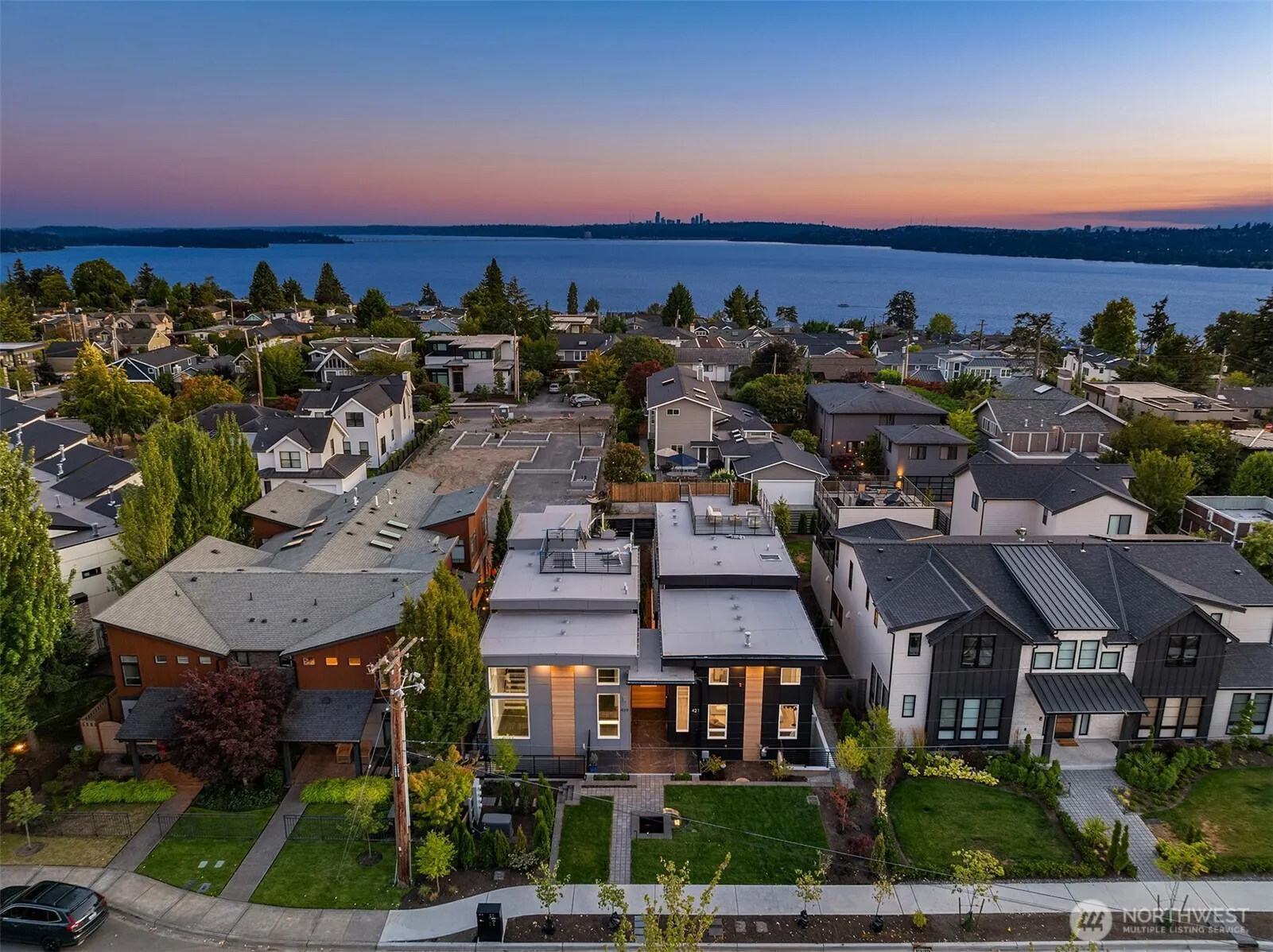 421 14th Avenue W #B, Kirkland, WA 98033