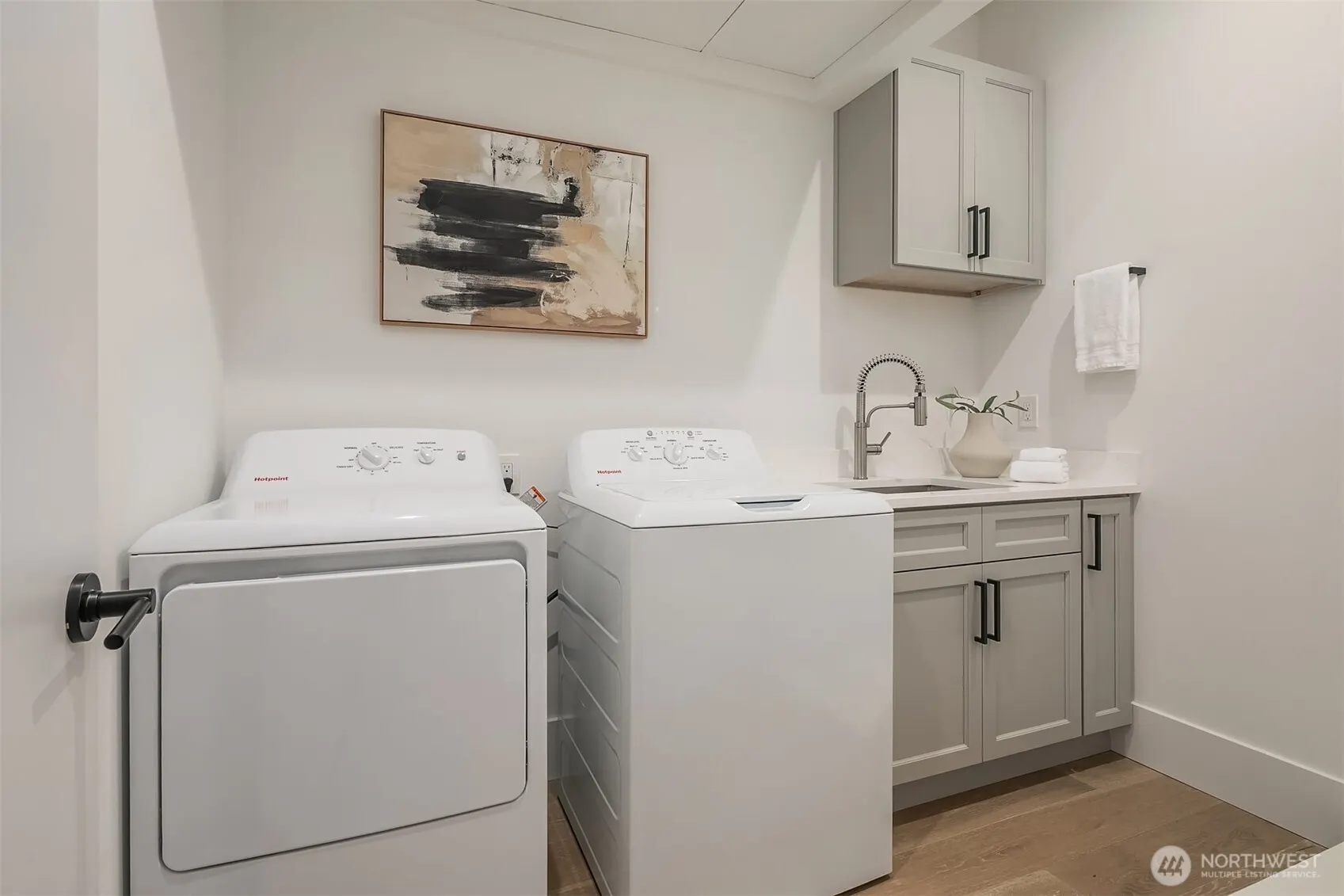 421 14th Avenue W #B, Kirkland, WA 98033