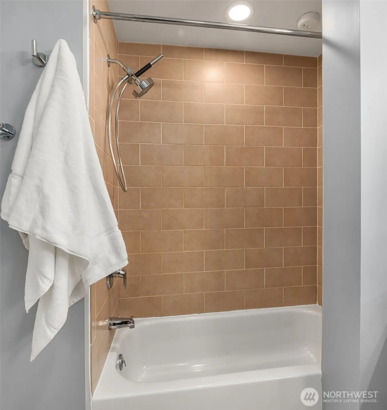 2720 3rd Avenue #405, Seattle, WA 98121
