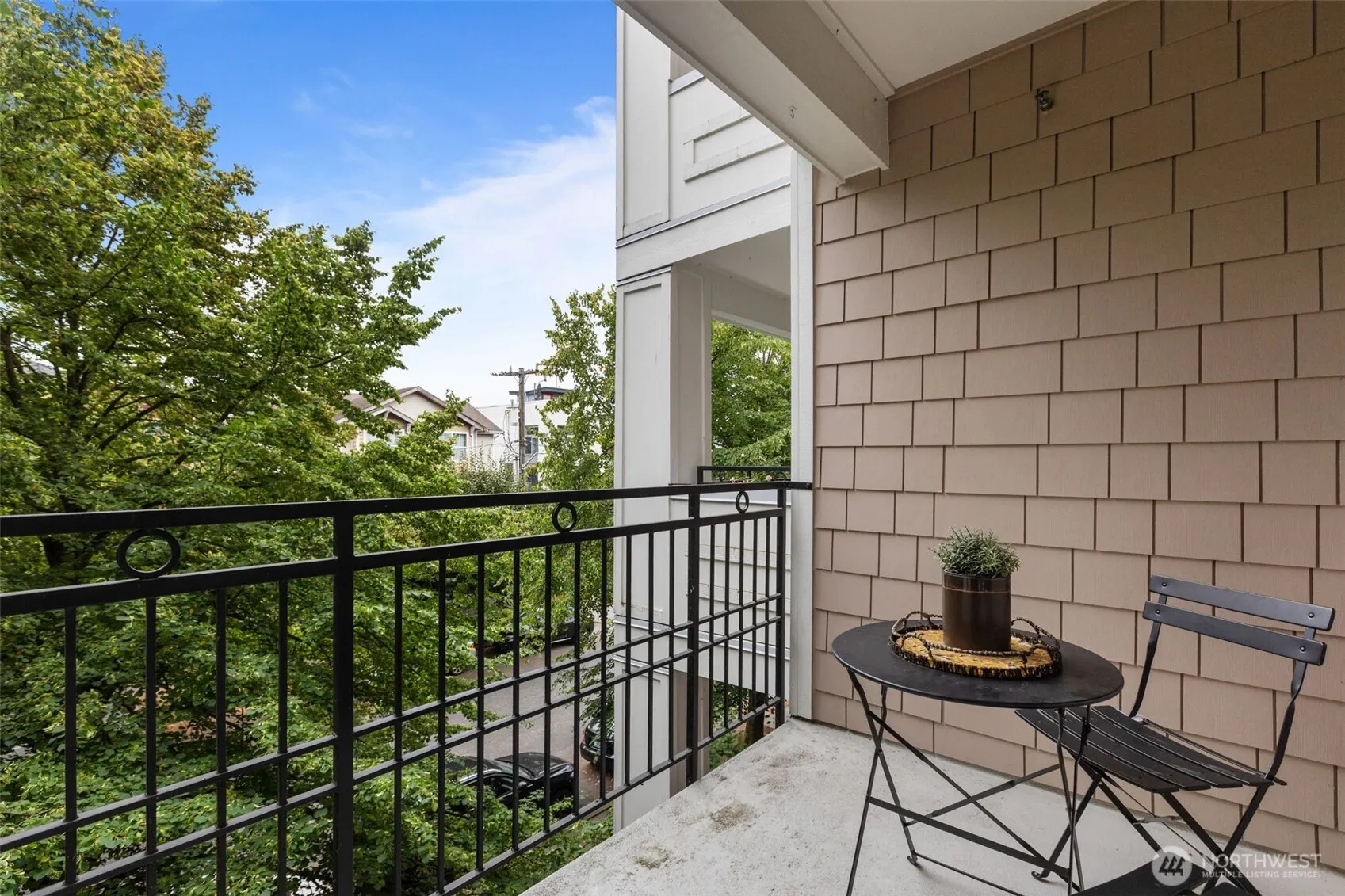1525 NW 57th Street #303, Seattle, WA 98107