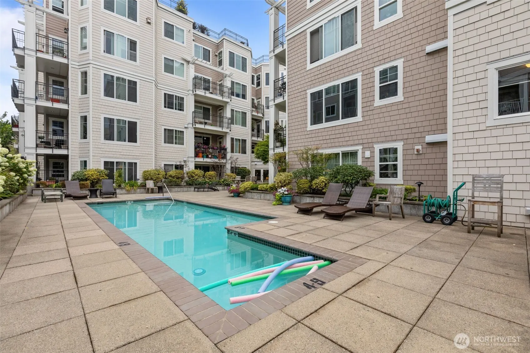 1525 NW 57th Street #303, Seattle, WA 98107